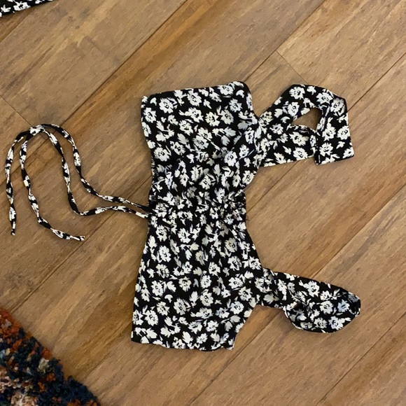 Black & White Floral Set - Picture 2 of 4